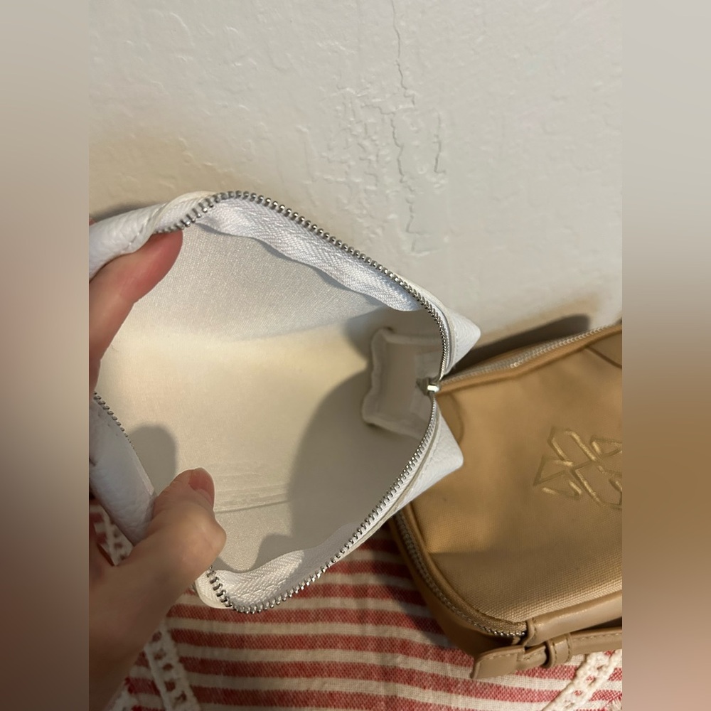 London Bundle. 1 Ettinger London and 2 The White Company. Pouches only (no kit) - Picture 8 of 10